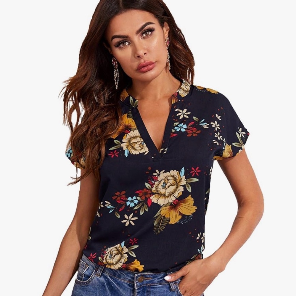 Floral Split-Neck Short Sleeve Top in Navy